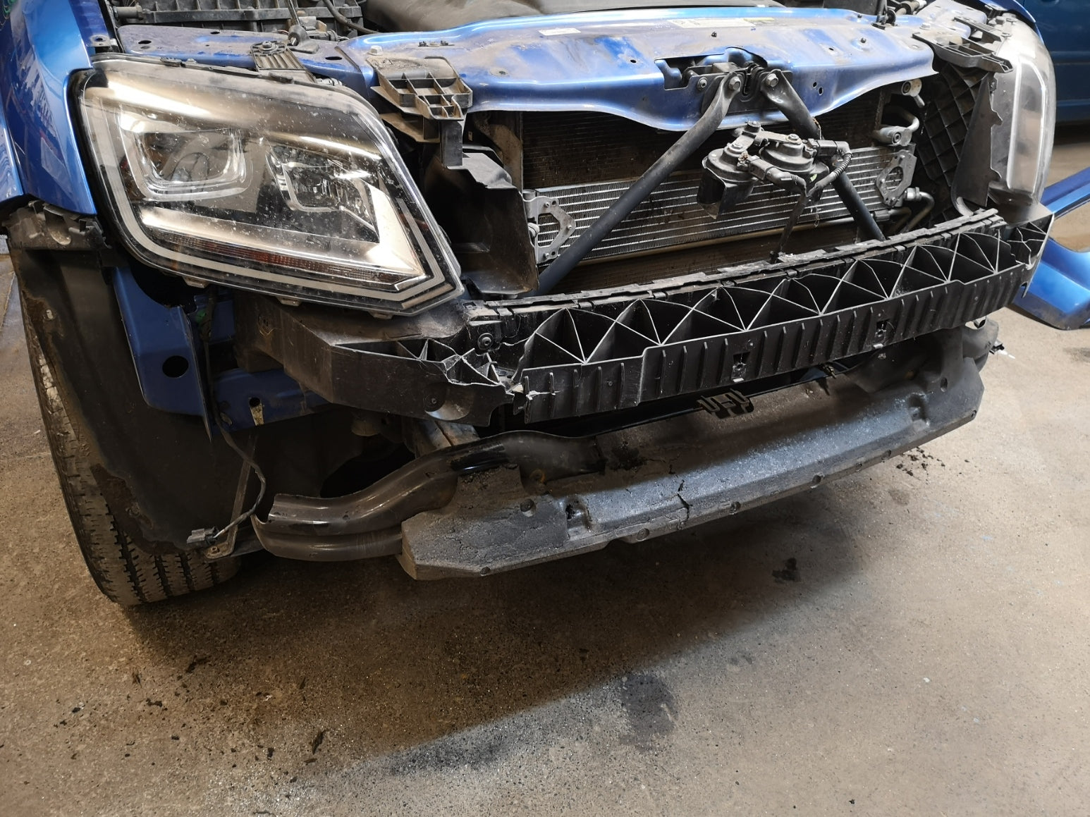 Volkswagen Amarok Front Damage