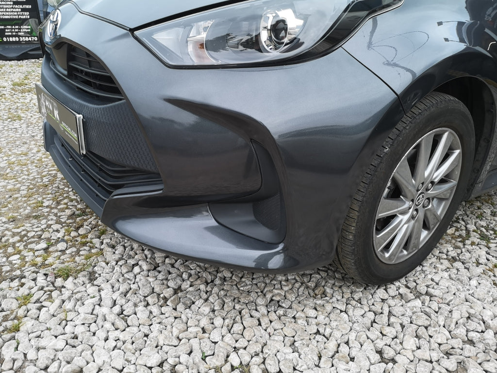 TOYOTA AYGO Cracked Bumper